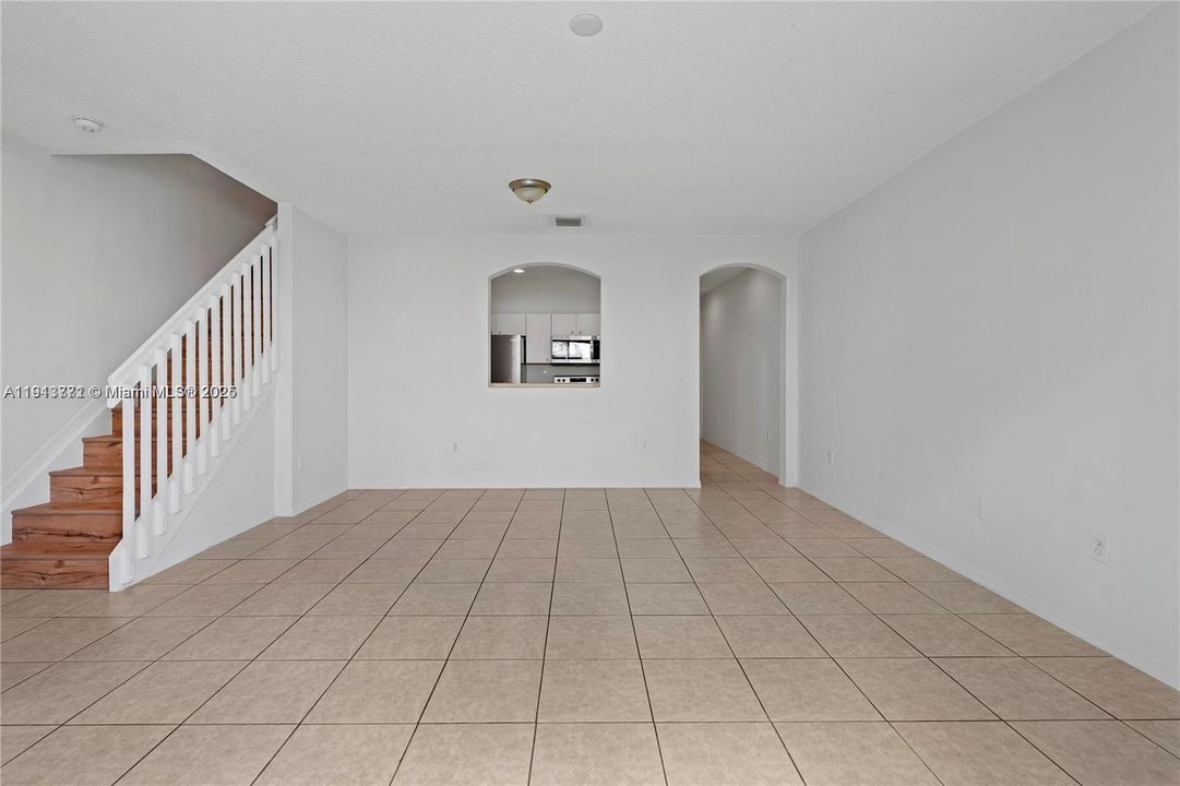 出租: $2,600 (4 贝兹, 3 浴室, 1544 平方英尺)