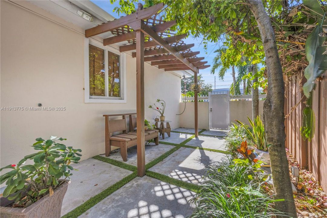 Active With Contract: $749,000 (3 beds, 2 baths, 2030 Square Feet)