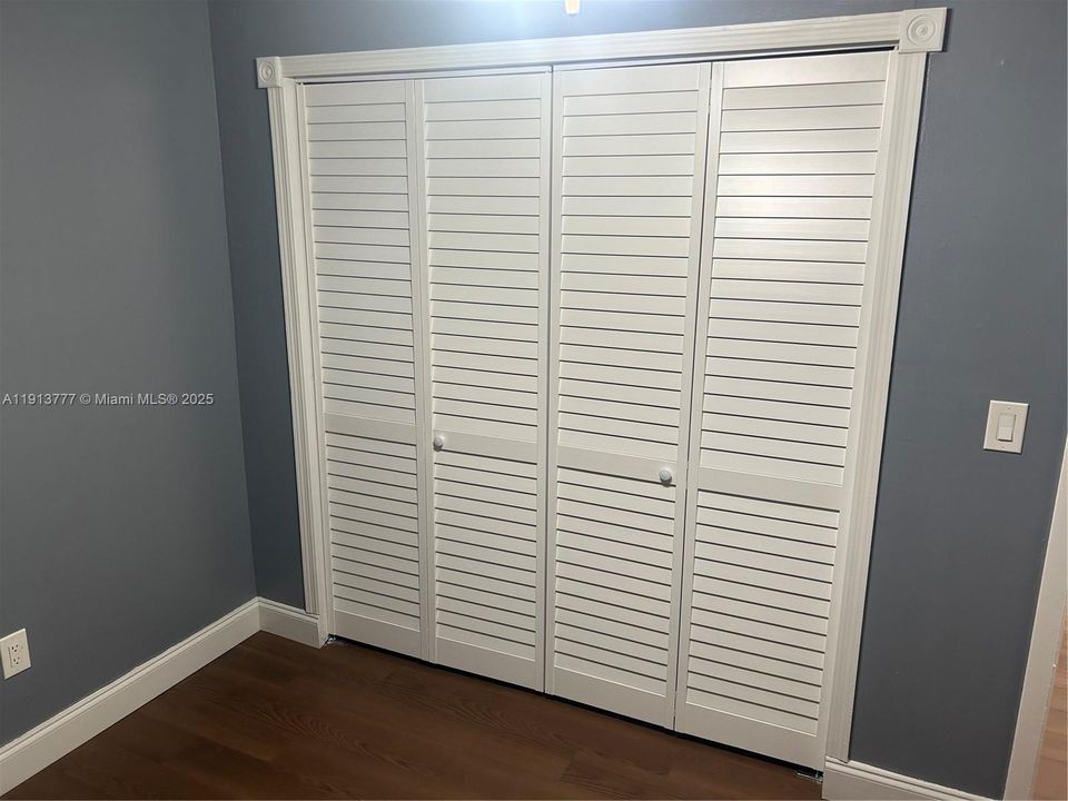 待售: $265,000 (2 贝兹, 1 浴室, 707 平方英尺)