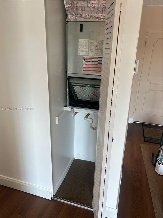 待售: $265,000 (2 贝兹, 1 浴室, 707 平方英尺)