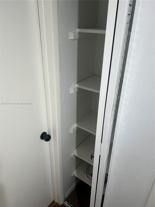 待售: $265,000 (2 贝兹, 1 浴室, 707 平方英尺)