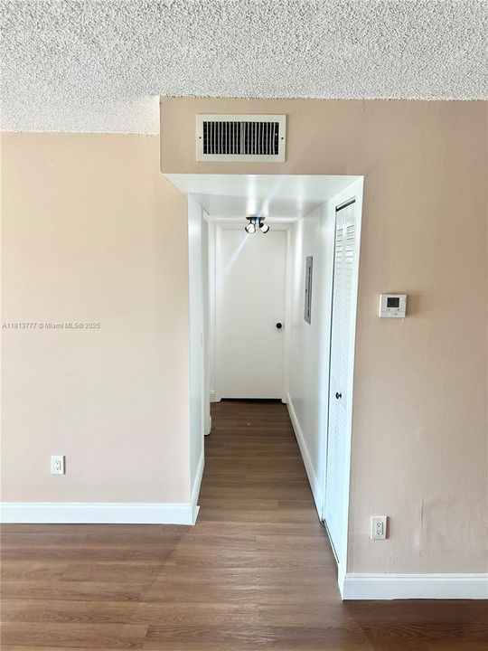 待售: $265,000 (2 贝兹, 1 浴室, 707 平方英尺)