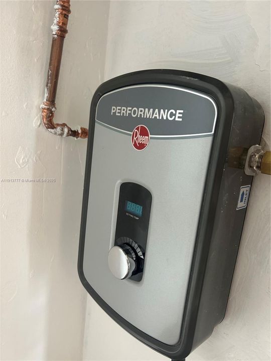 待售: $265,000 (2 贝兹, 1 浴室, 707 平方英尺)