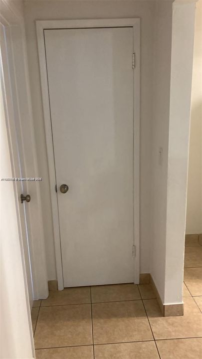 Под контрактом: $1,550 (1 спален, 1 ванн, 4059 Квадратных фут)