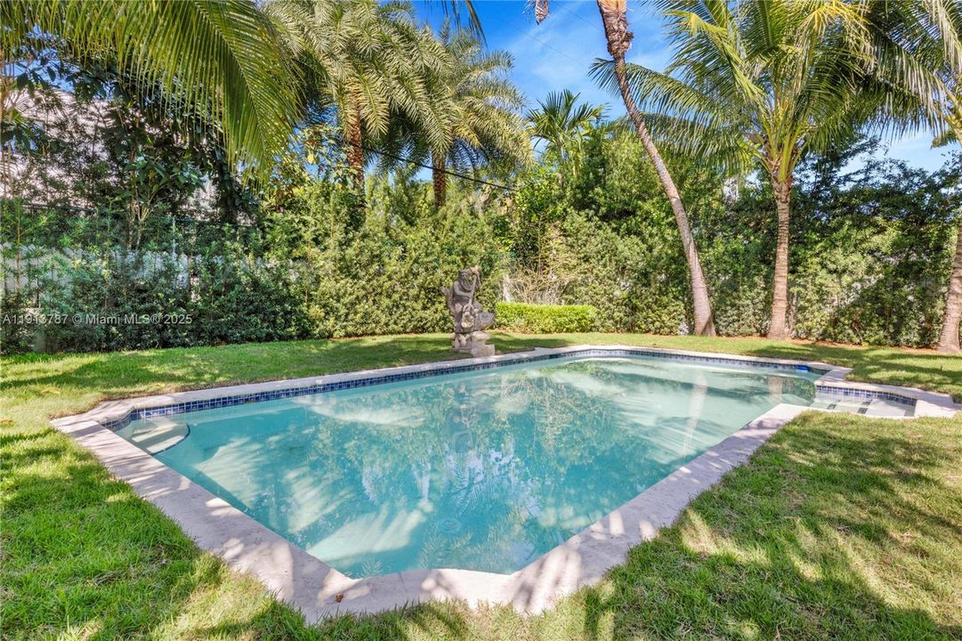 For Sale: $2,600,000 (3 beds, 3 baths, 1877 Square Feet)