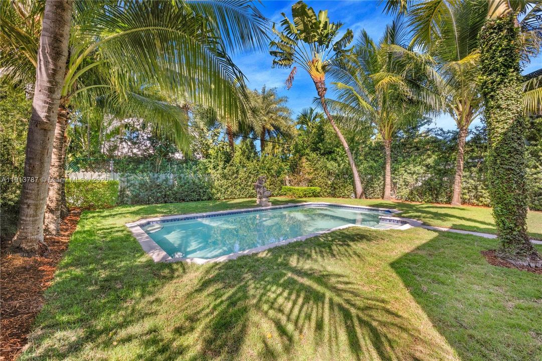 For Sale: $2,600,000 (3 beds, 3 baths, 1877 Square Feet)