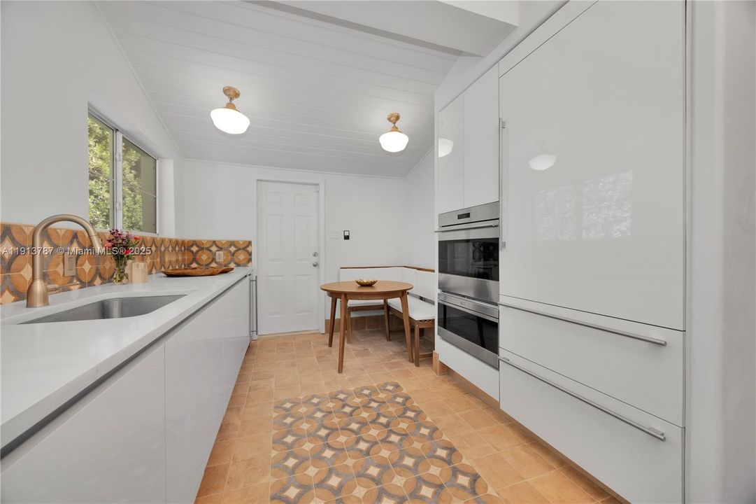 For Sale: $2,600,000 (3 beds, 3 baths, 1877 Square Feet)