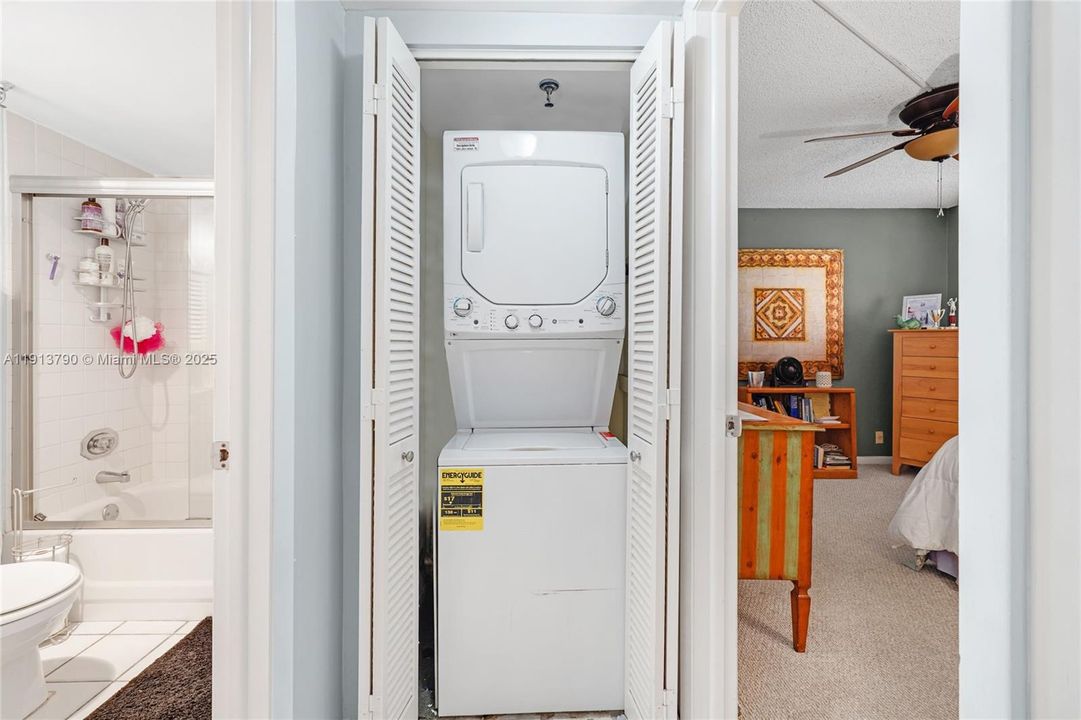 待售: $279,900 (2 贝兹, 2 浴室, 1050 平方英尺)