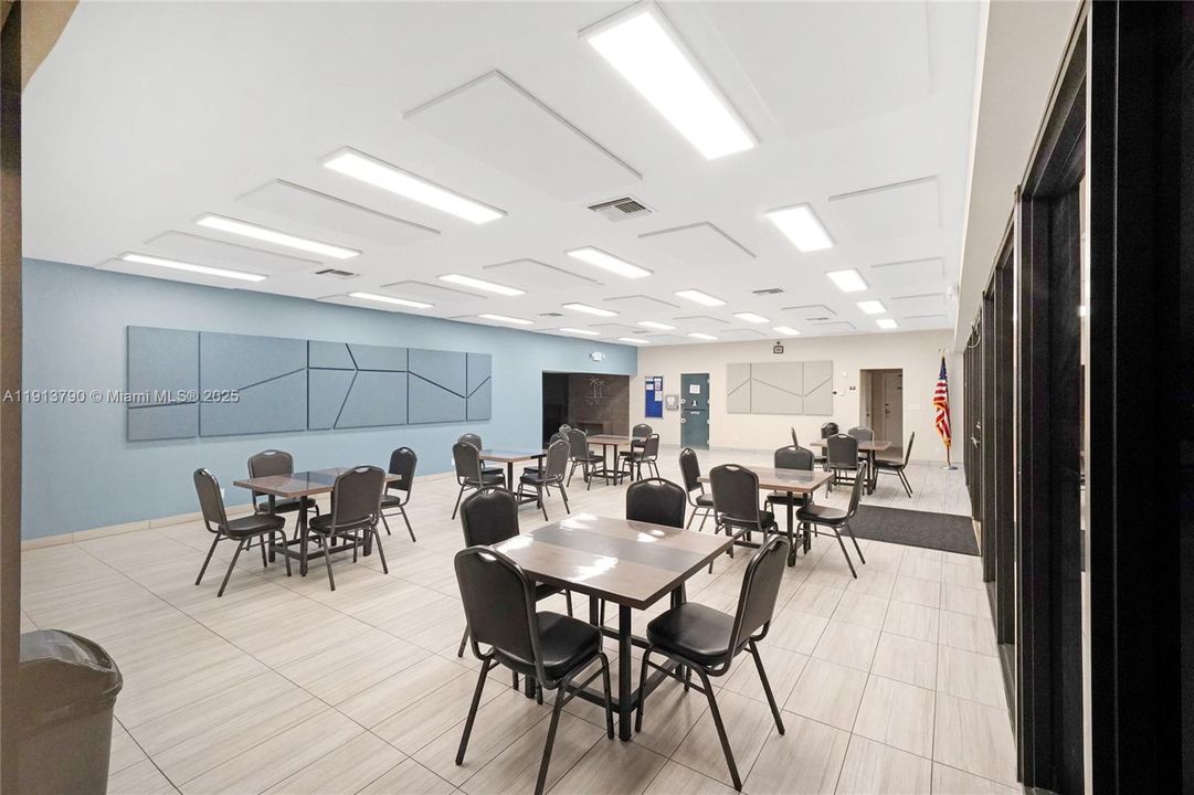 待售: $279,900 (2 贝兹, 2 浴室, 1050 平方英尺)