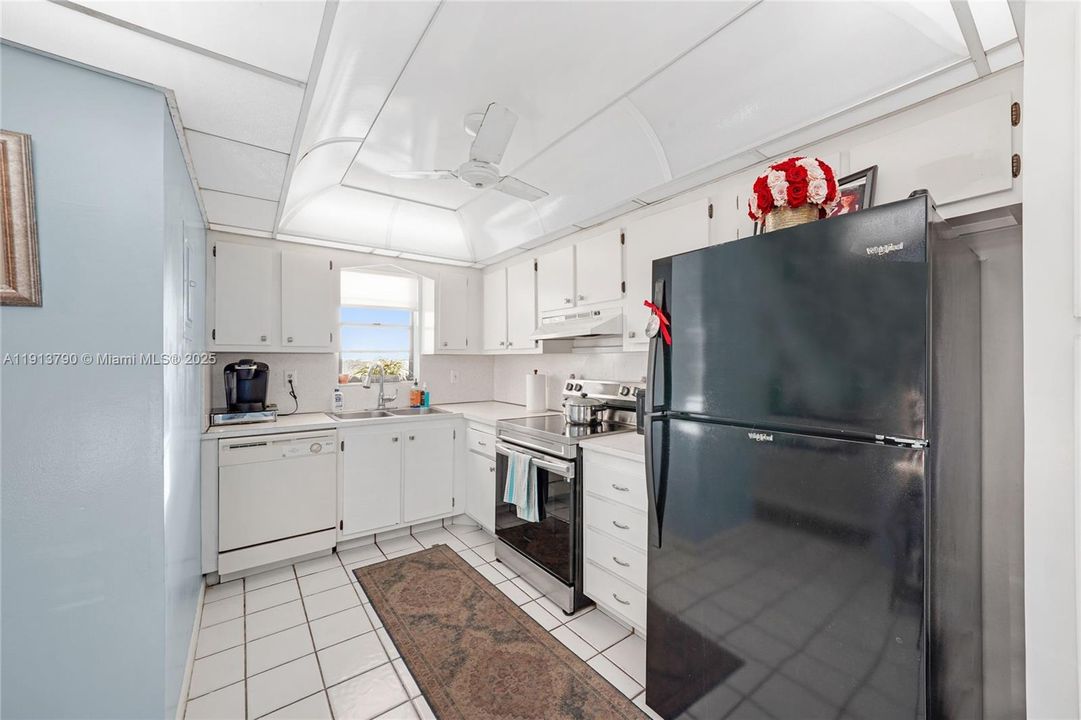 待售: $279,900 (2 贝兹, 2 浴室, 1050 平方英尺)