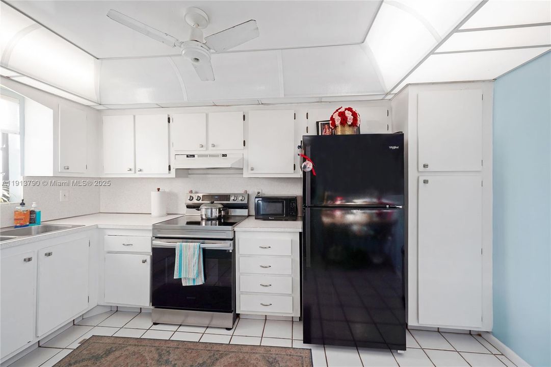 待售: $279,900 (2 贝兹, 2 浴室, 1050 平方英尺)