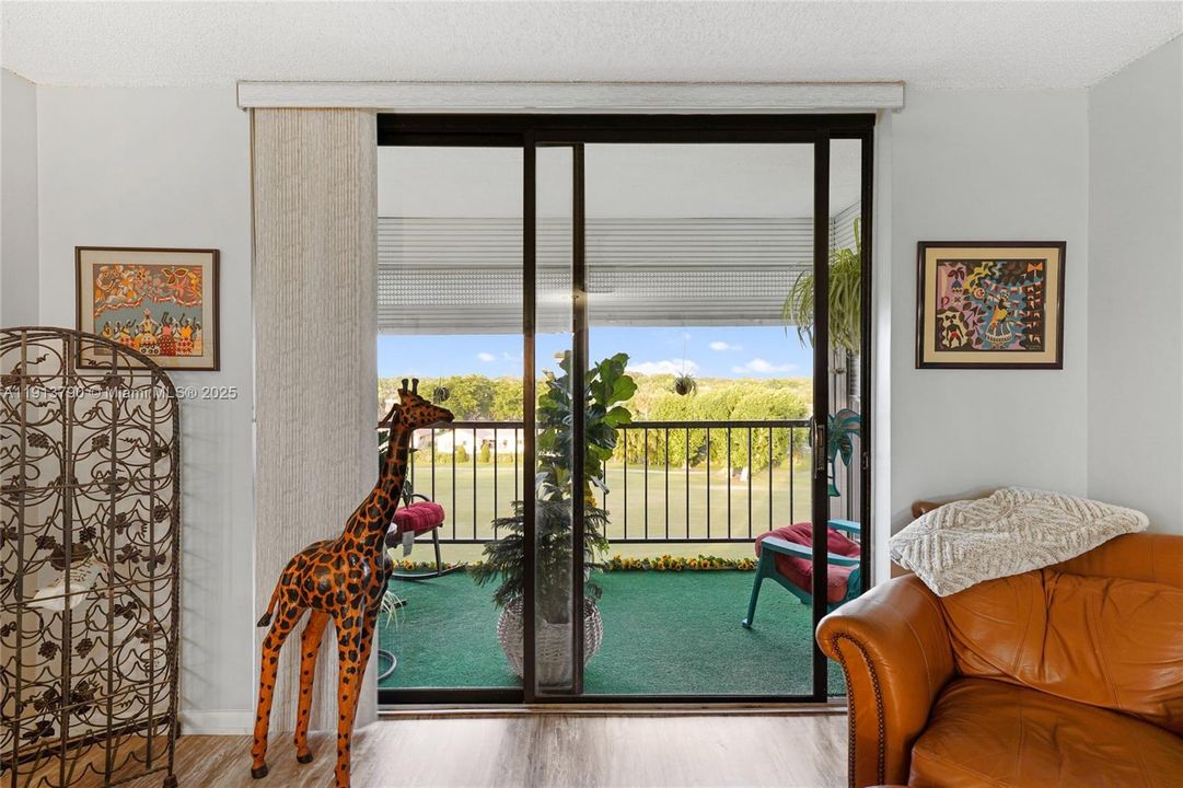 待售: $279,900 (2 贝兹, 2 浴室, 1050 平方英尺)