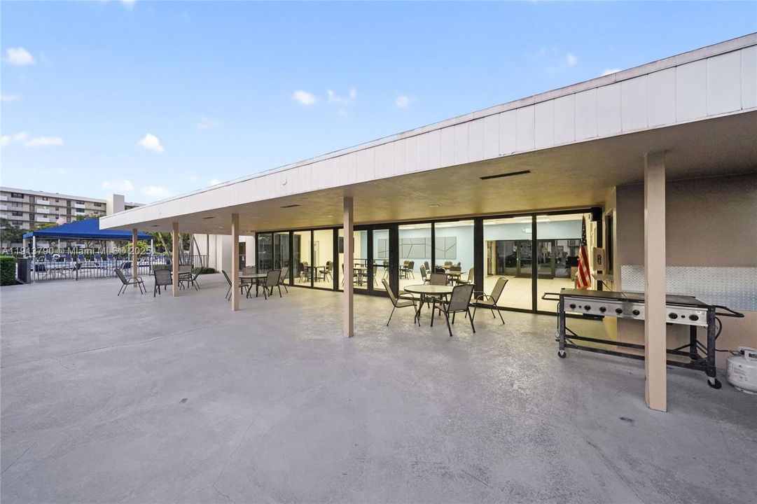 待售: $279,900 (2 贝兹, 2 浴室, 1050 平方英尺)