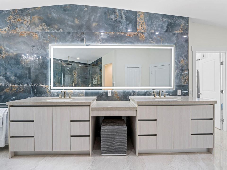 En Venta: $7,900,000 (4 camas, 3 baños, 3673 Pies cuadrados)