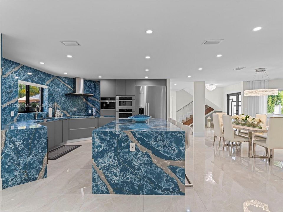 En Venta: $7,900,000 (4 camas, 3 baños, 3673 Pies cuadrados)