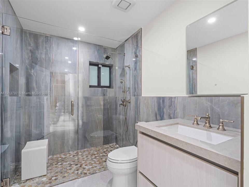 En Venta: $7,900,000 (4 camas, 3 baños, 3673 Pies cuadrados)