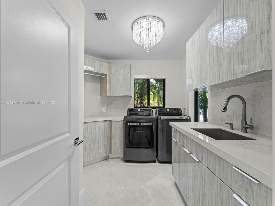 En Venta: $7,900,000 (4 camas, 3 baños, 3673 Pies cuadrados)