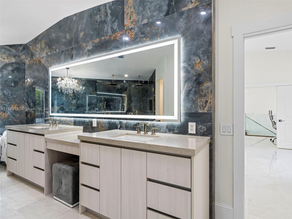 En Venta: $7,900,000 (4 camas, 3 baños, 3673 Pies cuadrados)