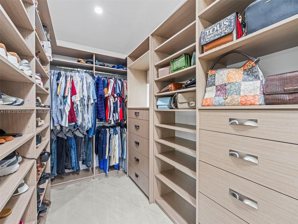 En Venta: $7,900,000 (4 camas, 3 baños, 3673 Pies cuadrados)