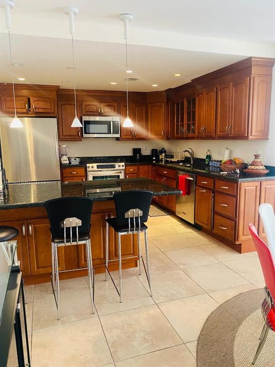 For Rent: $4,350 (2 beds, 2 baths, 1311 Square Feet)