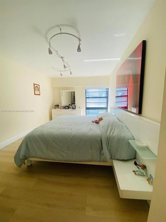 For Rent: $4,350 (2 beds, 2 baths, 1311 Square Feet)