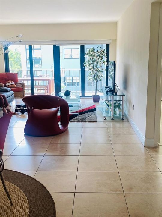 For Rent: $4,350 (2 beds, 2 baths, 1311 Square Feet)