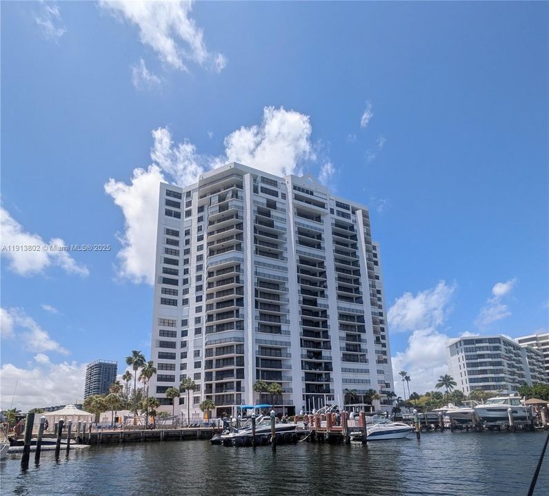 Active With Contract: $3,650 (2 beds, 2 baths, 1221 Square Feet)