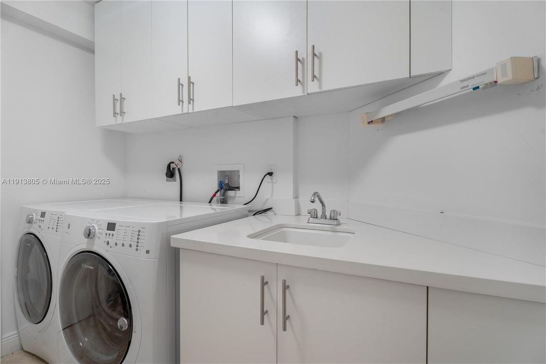 For Sale: $2,790,000 (4 beds, 4 baths, 3340 Square Feet)