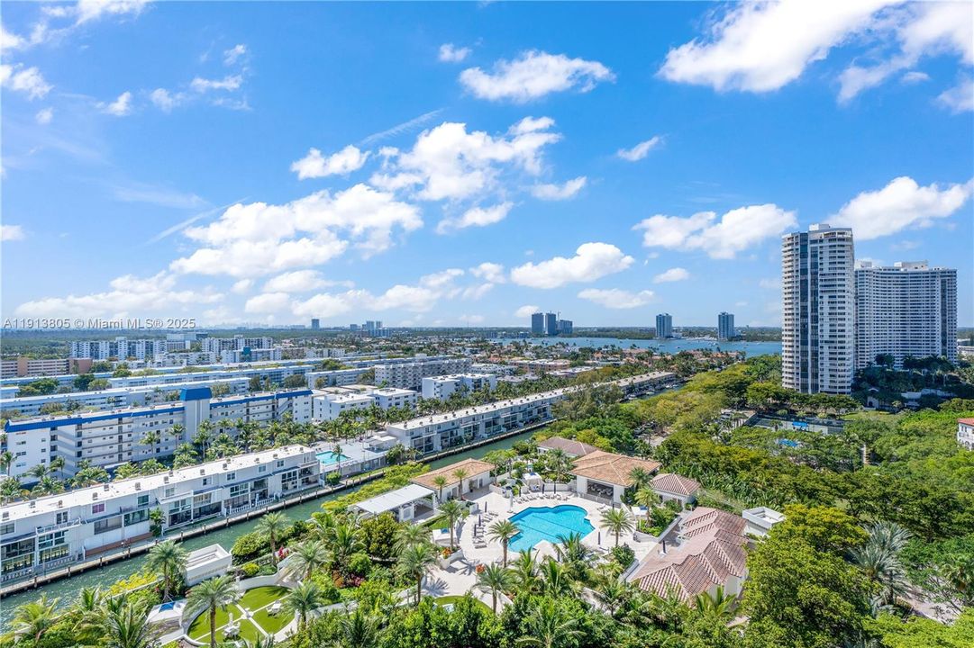 For Sale: $2,790,000 (4 beds, 4 baths, 3340 Square Feet)