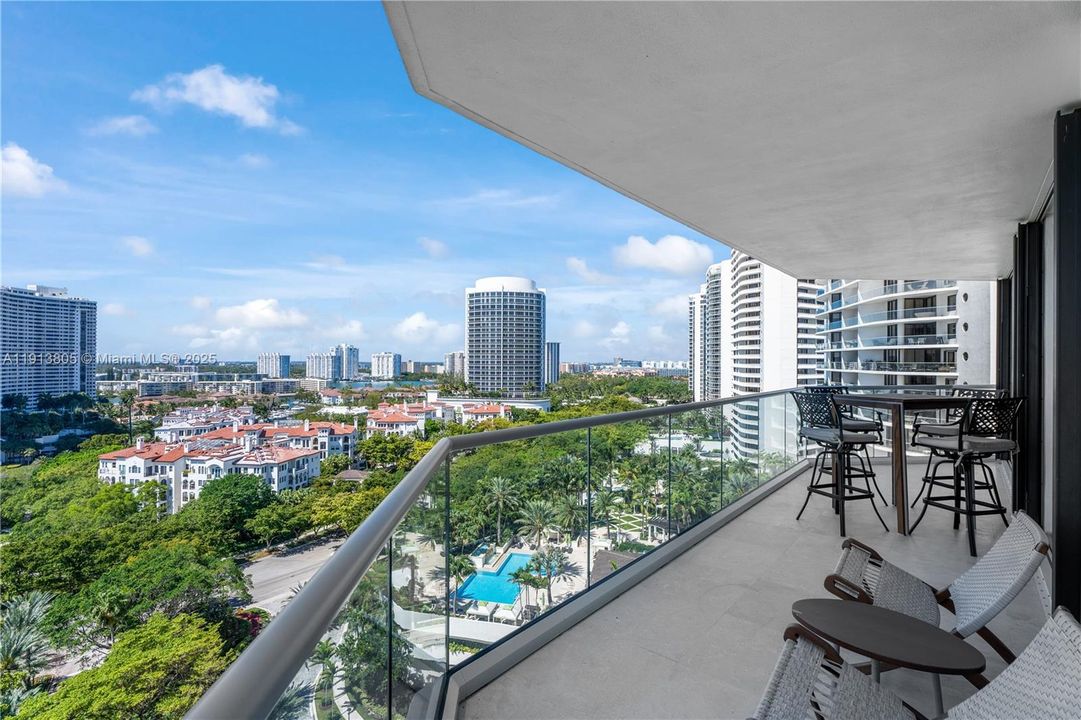 For Sale: $2,790,000 (4 beds, 4 baths, 3340 Square Feet)