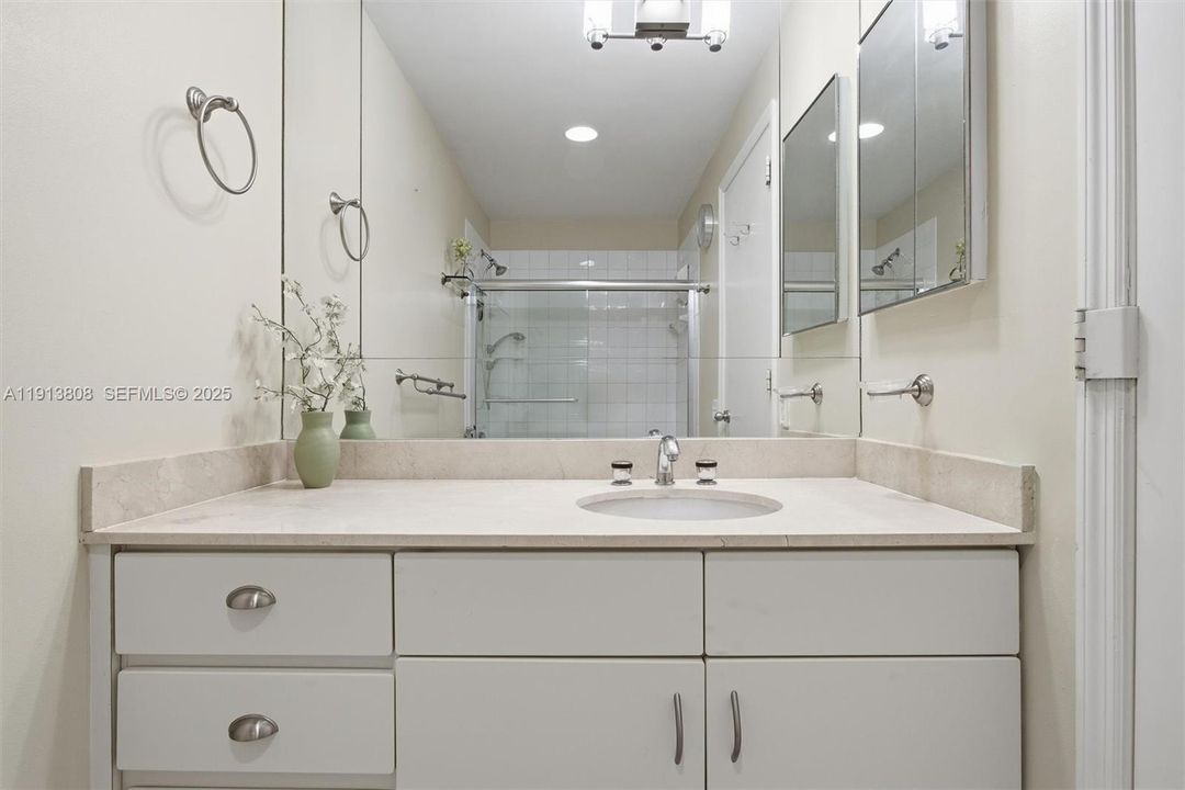 待售: $1,650,000 (3 贝兹, 3 浴室, 2050 平方英尺)