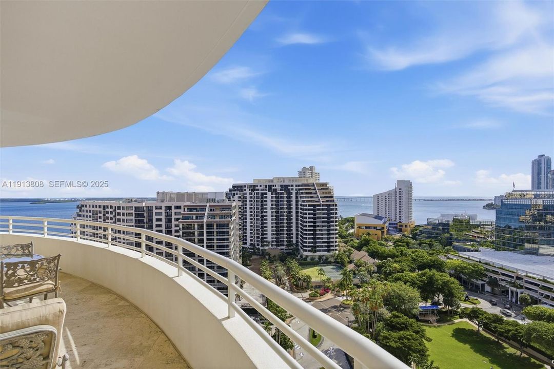 待售: $1,650,000 (3 贝兹, 3 浴室, 2050 平方英尺)