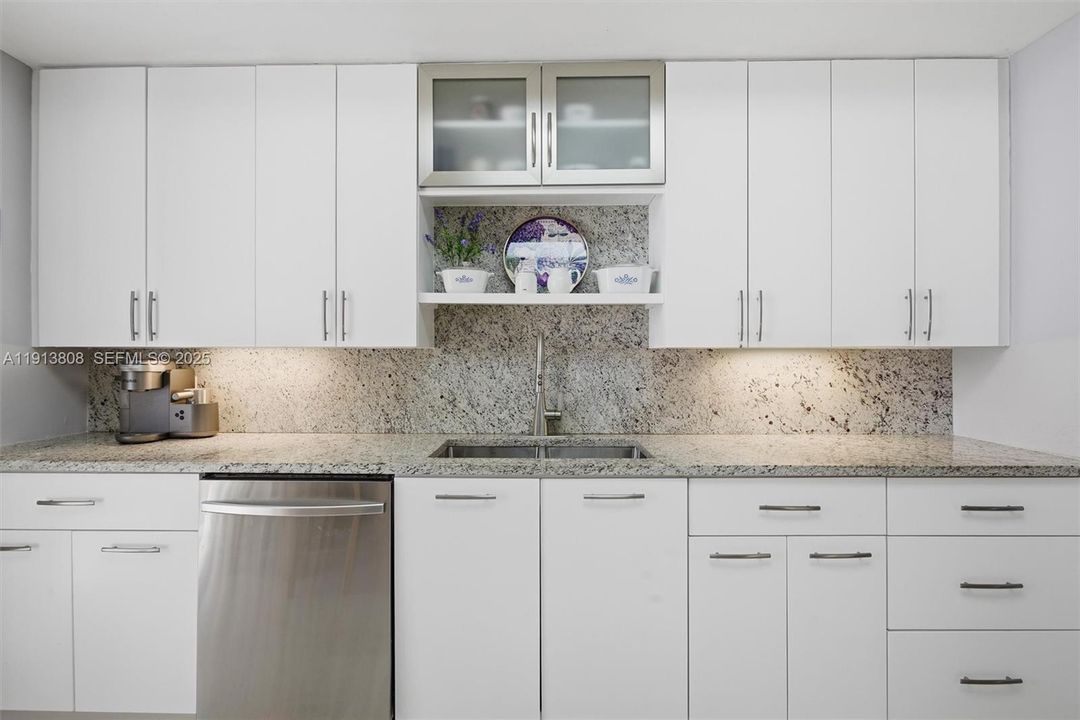 待售: $1,650,000 (3 贝兹, 3 浴室, 2050 平方英尺)