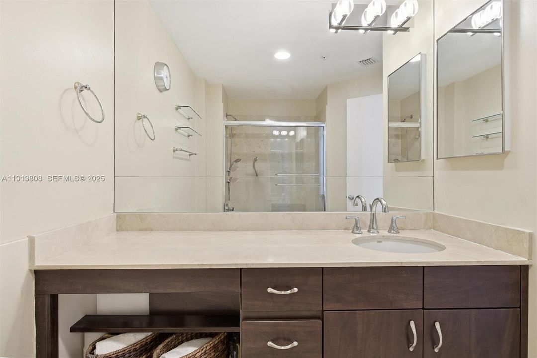 待售: $1,650,000 (3 贝兹, 3 浴室, 2050 平方英尺)