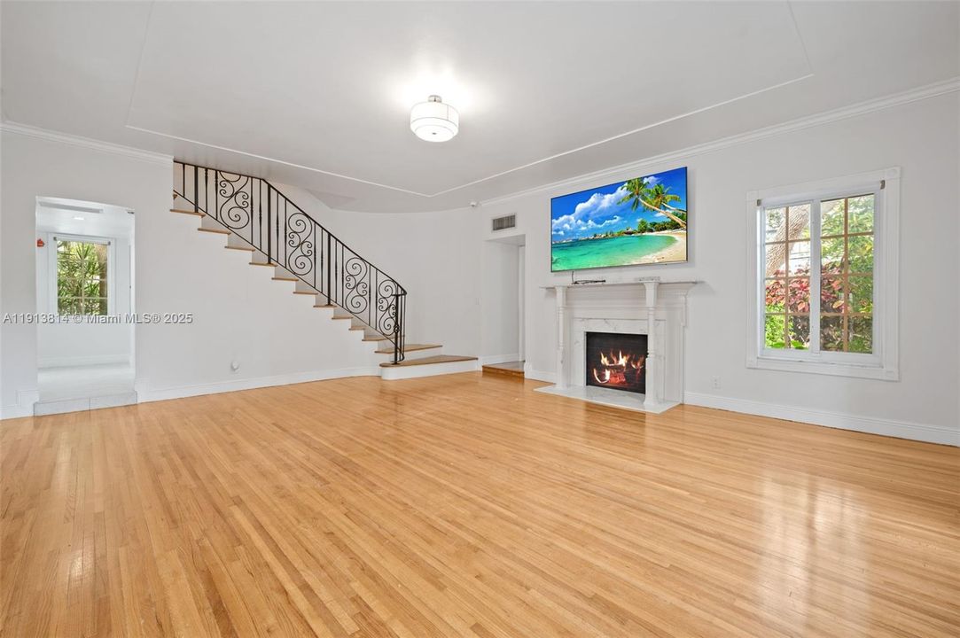 For Rent: $18,500 (6 beds, 7 baths, 5856 Square Feet)