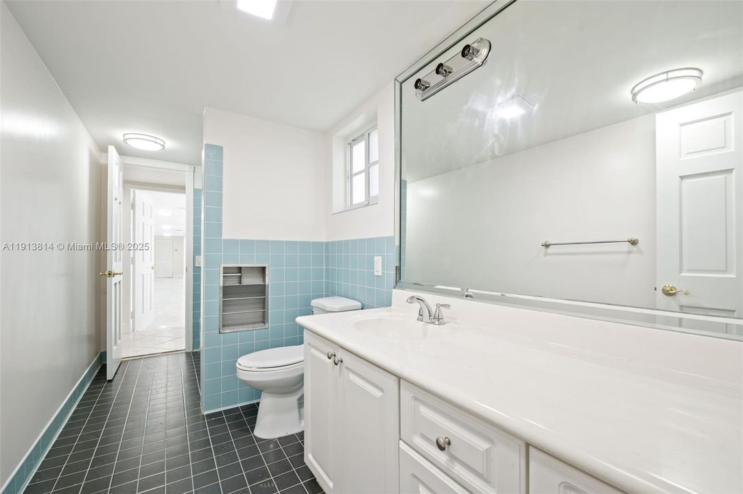 For Rent: $18,500 (6 beds, 7 baths, 5856 Square Feet)