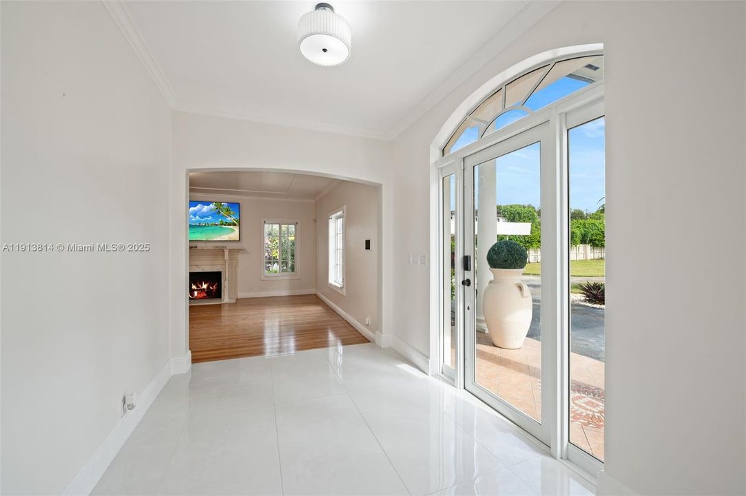 For Rent: $18,500 (6 beds, 7 baths, 5856 Square Feet)