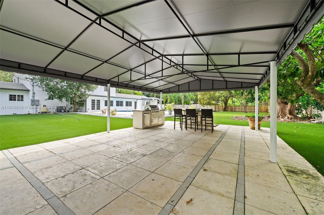 For Rent: $18,500 (6 beds, 7 baths, 5856 Square Feet)