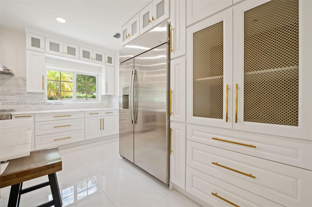 For Rent: $18,500 (6 beds, 7 baths, 5856 Square Feet)