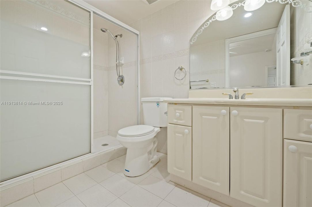 For Rent: $18,500 (6 beds, 7 baths, 5856 Square Feet)