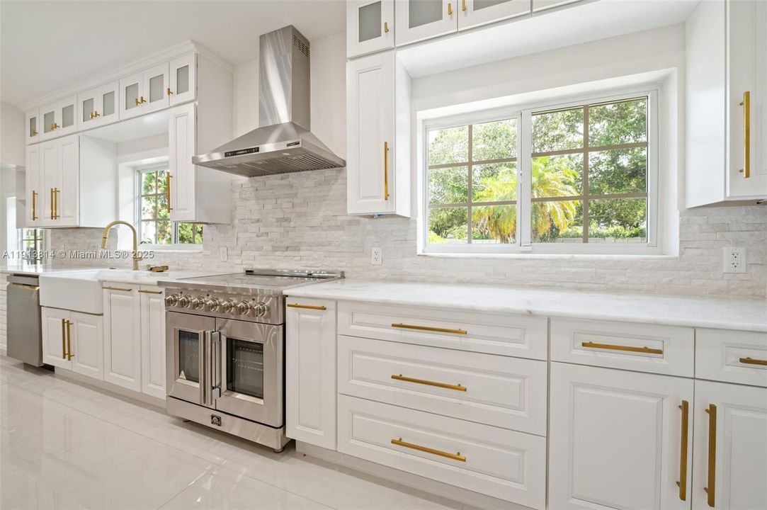 For Rent: $18,500 (6 beds, 7 baths, 5856 Square Feet)