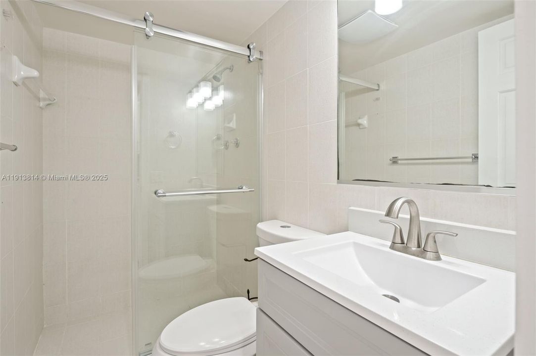 For Rent: $18,500 (6 beds, 7 baths, 5856 Square Feet)