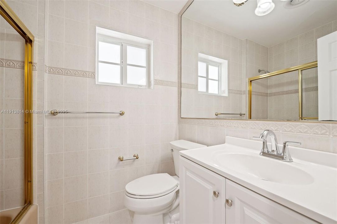 For Rent: $18,500 (6 beds, 7 baths, 5856 Square Feet)