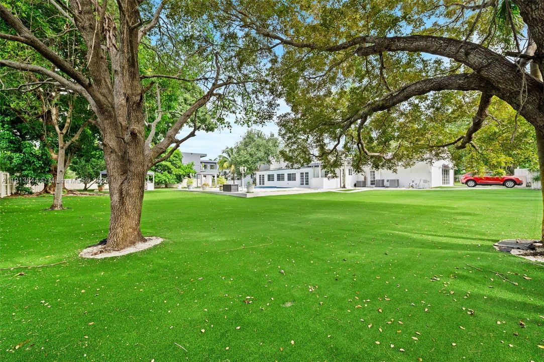 For Rent: $18,500 (6 beds, 7 baths, 5856 Square Feet)