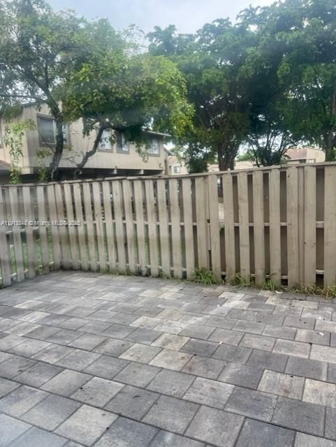 合同活跃: $1,800 (2 贝兹, 1 浴室, 944 平方英尺)