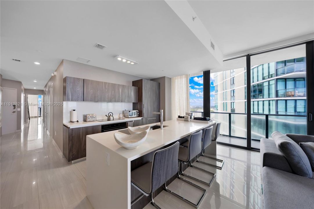 For Rent: $13,000 (3 beds, 3 baths, 1649 Square Feet)