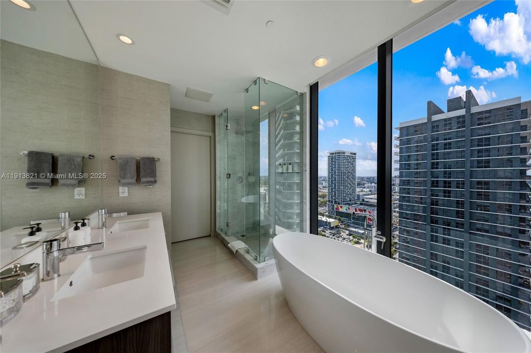 For Rent: $13,000 (3 beds, 3 baths, 1649 Square Feet)