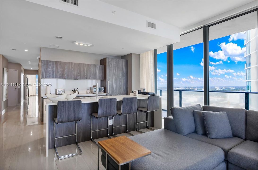 For Rent: $13,000 (3 beds, 3 baths, 1649 Square Feet)