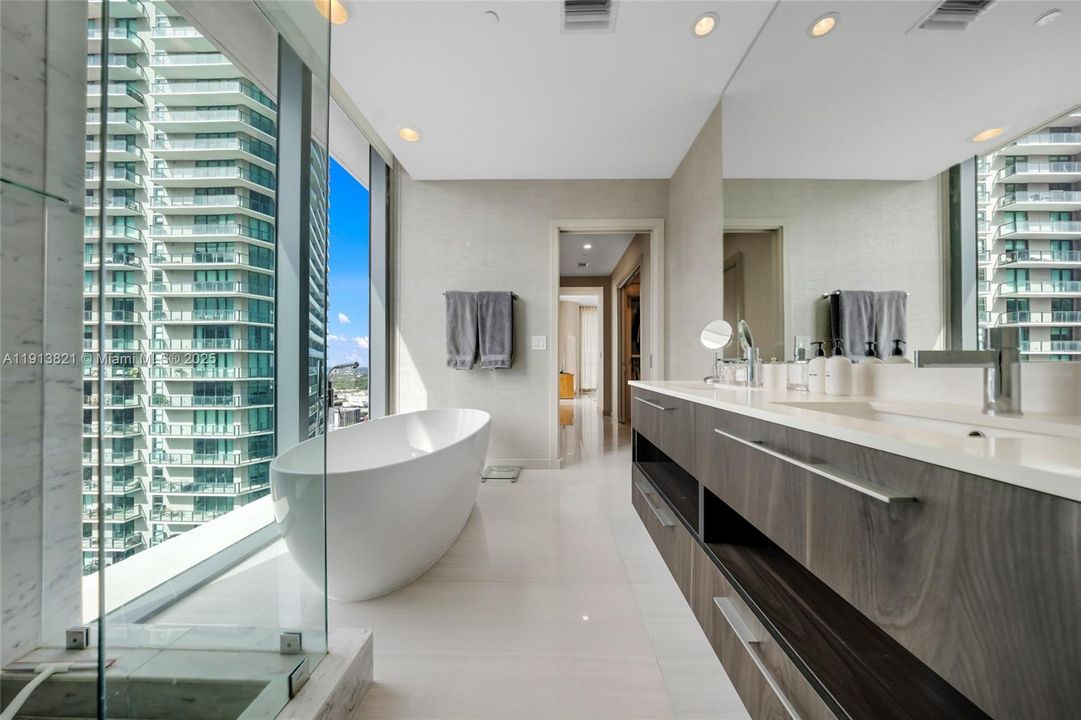 For Rent: $13,000 (3 beds, 3 baths, 1649 Square Feet)