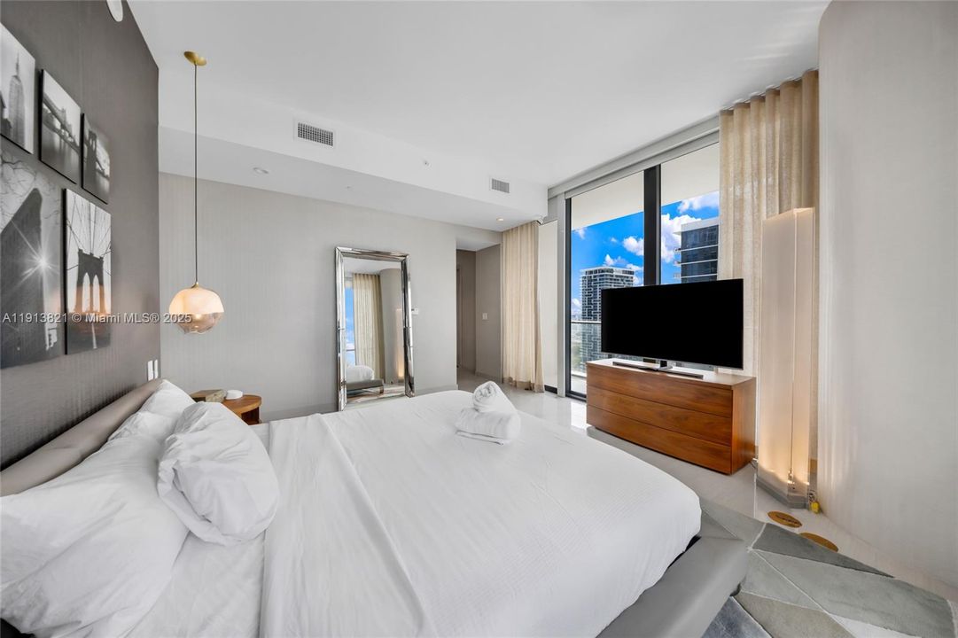 For Rent: $13,000 (3 beds, 3 baths, 1649 Square Feet)